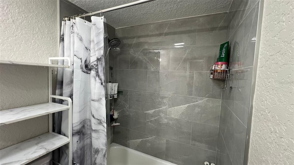 En Venta: $319,900 (4 camas, 2 baños, 1140 Pies cuadrados)