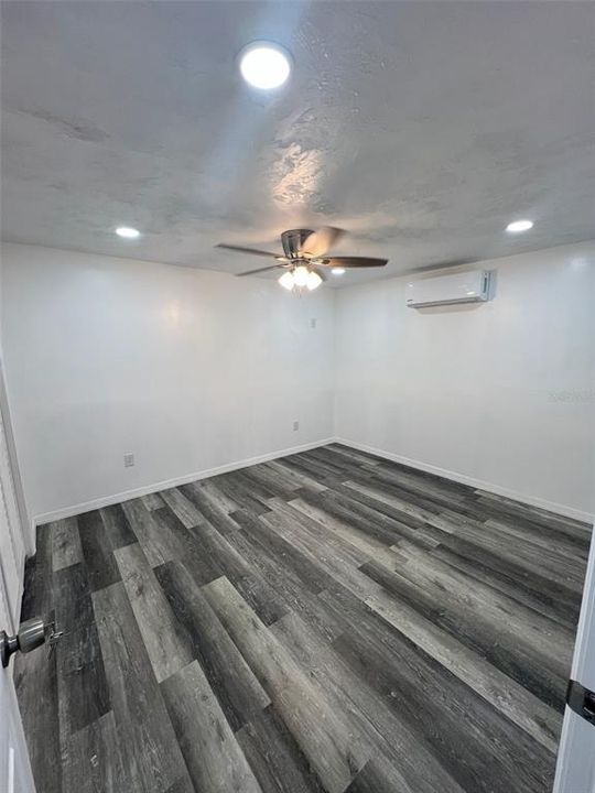 En Venta: $319,900 (4 camas, 2 baños, 1140 Pies cuadrados)