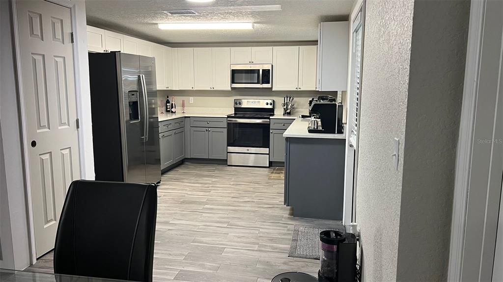 En Venta: $319,900 (4 camas, 2 baños, 1140 Pies cuadrados)