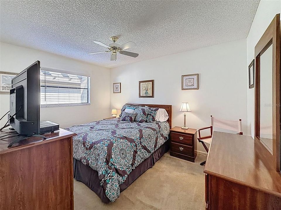 Activo con contrato: $215,000 (2 camas, 2 baños, 1162 Pies cuadrados)