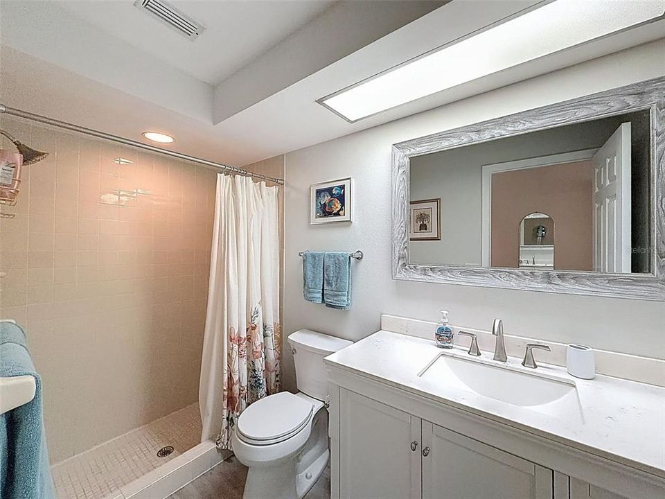 Activo con contrato: $215,000 (2 camas, 2 baños, 1162 Pies cuadrados)