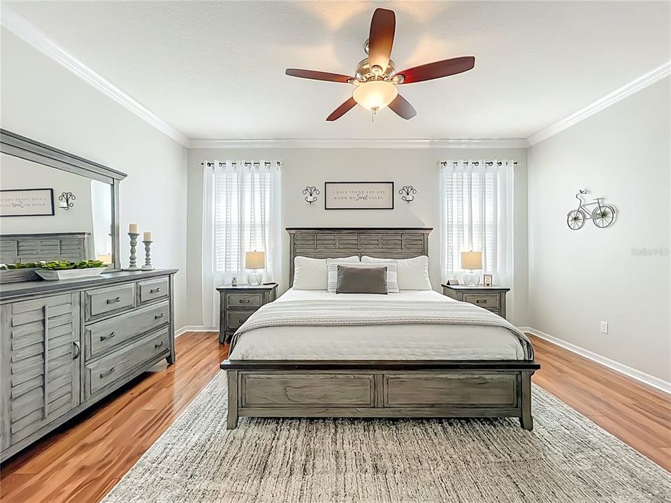 Activo con contrato: $444,900 (4 camas, 2 baños, 2192 Pies cuadrados)