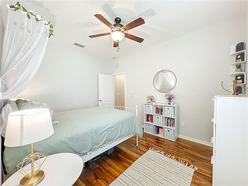 Activo con contrato: $444,900 (4 camas, 2 baños, 2192 Pies cuadrados)