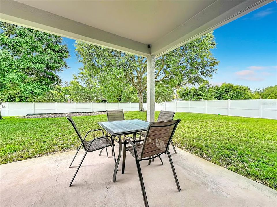 Activo con contrato: $444,900 (4 camas, 2 baños, 2192 Pies cuadrados)