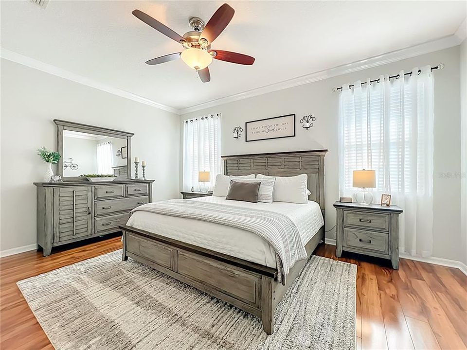 Activo con contrato: $444,900 (4 camas, 2 baños, 2192 Pies cuadrados)