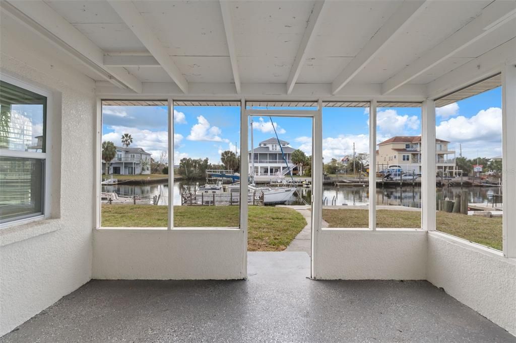 Под контрактом: $399,999 (3 спален, 2 ванн, 1512 Квадратных фут)