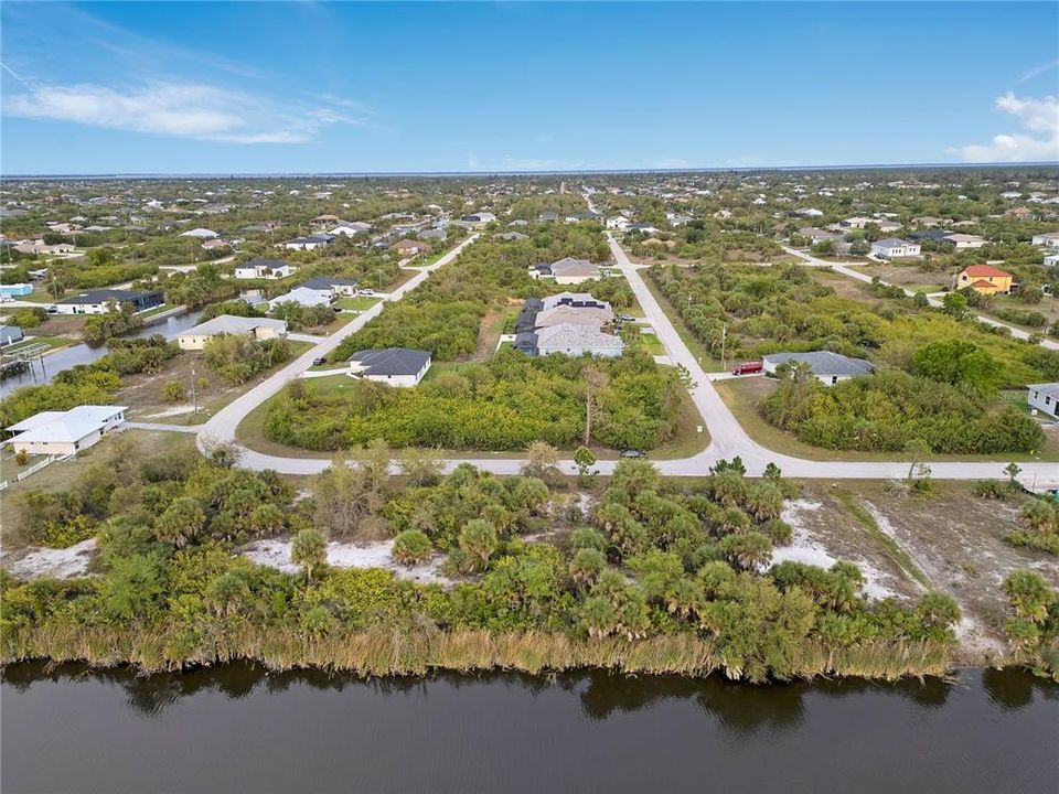 На продажу: $70,000 (0.23 acres)
