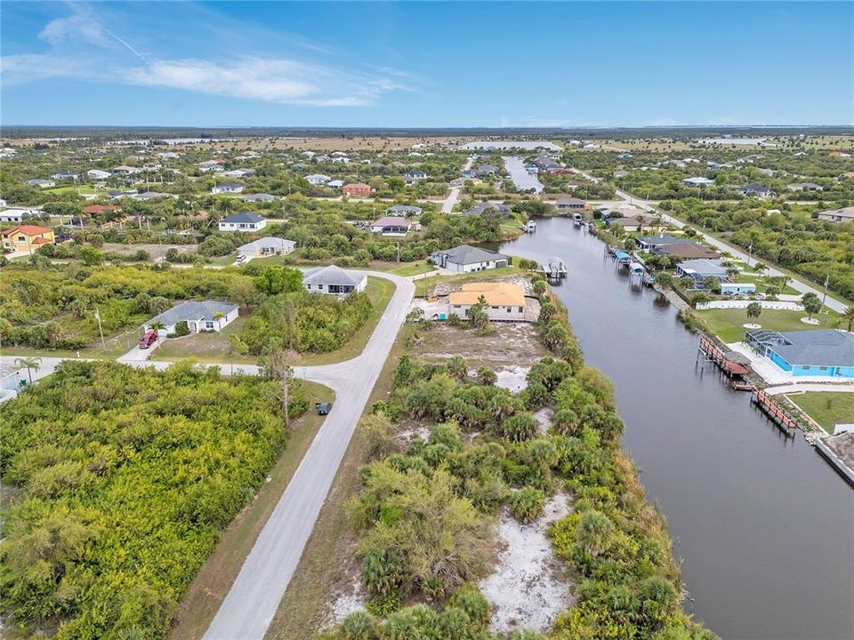 На продажу: $70,000 (0.23 acres)