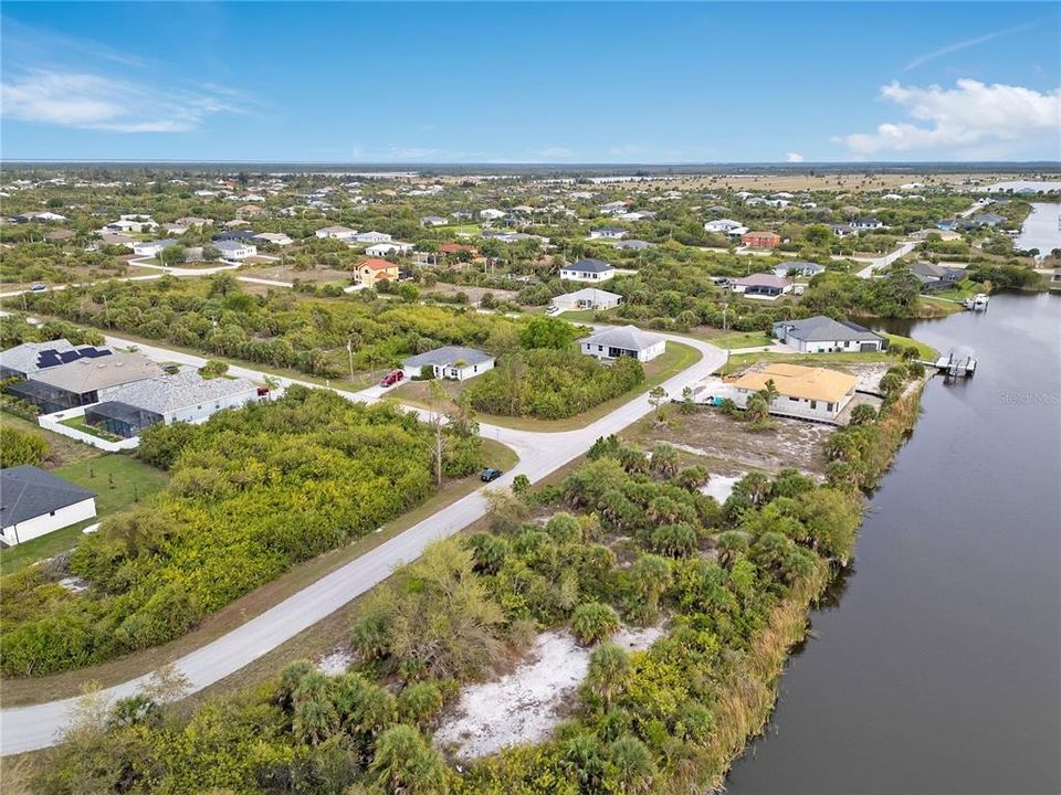 На продажу: $70,000 (0.23 acres)