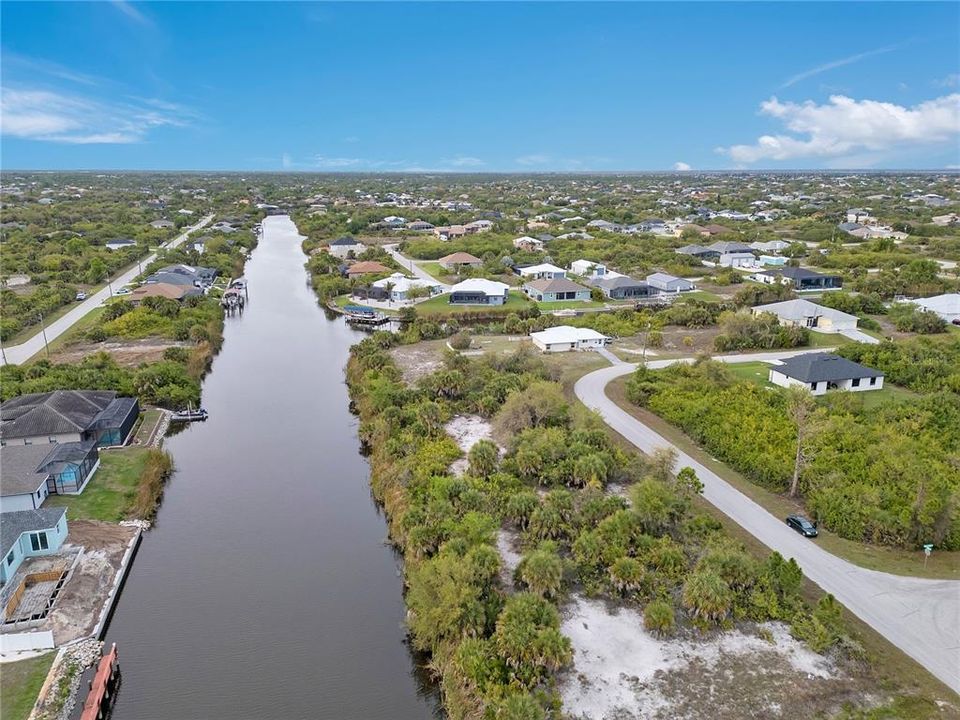 На продажу: $70,000 (0.23 acres)