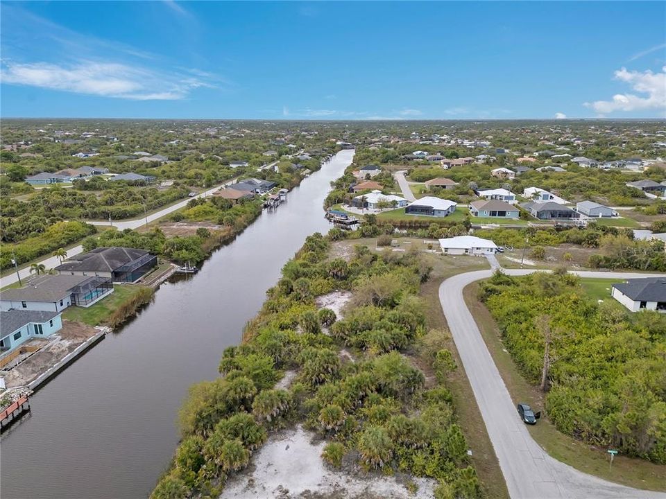 На продажу: $70,000 (0.23 acres)