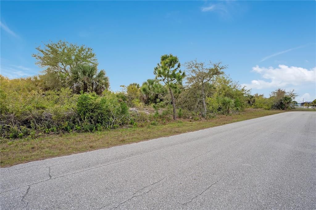 На продажу: $70,000 (0.23 acres)
