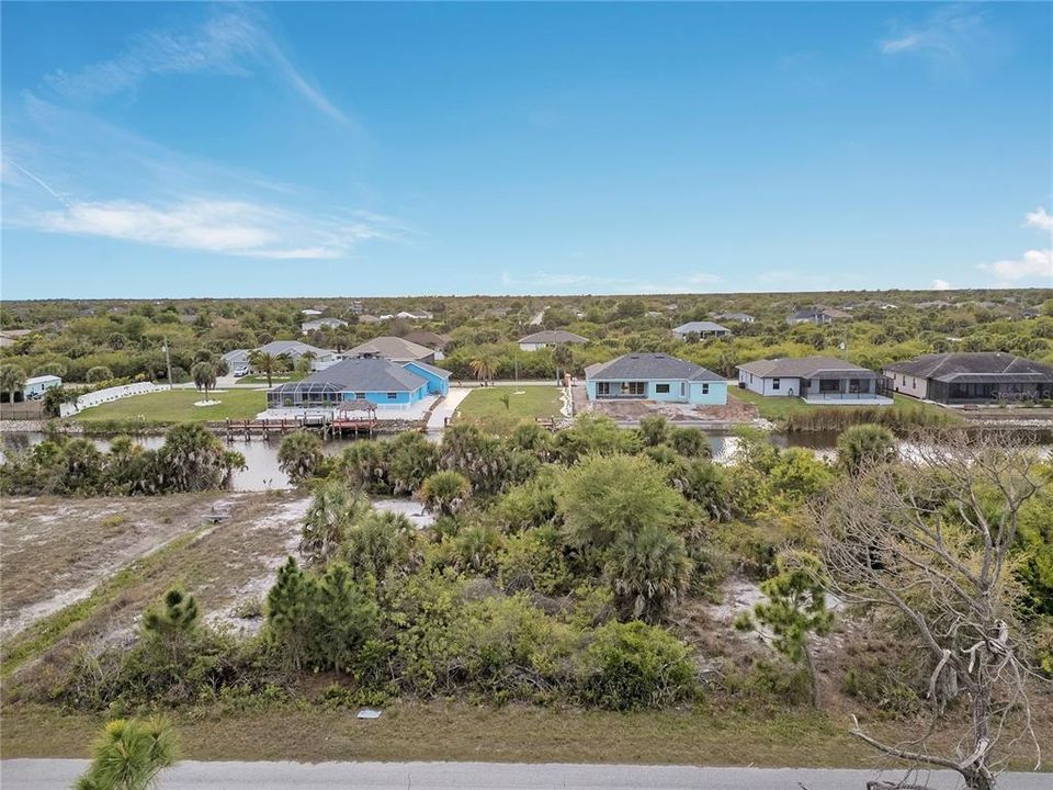 На продажу: $70,000 (0.23 acres)