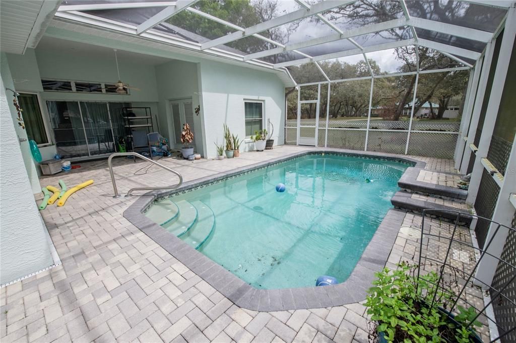 For Sale: $400,000 (3 beds, 2 baths, 2037 Square Feet)