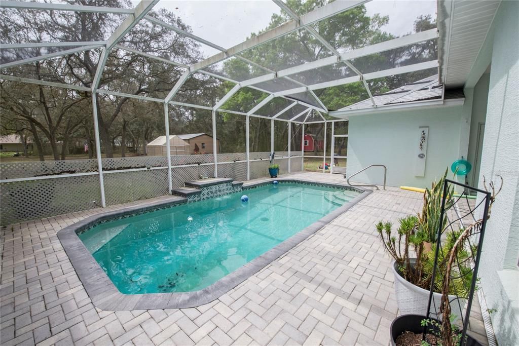For Sale: $400,000 (3 beds, 2 baths, 2037 Square Feet)
