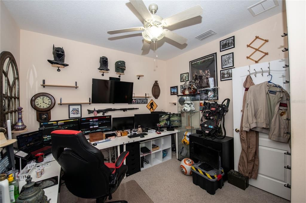 For Sale: $400,000 (3 beds, 2 baths, 2037 Square Feet)