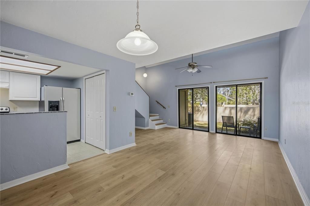 待售: $170,000 (2 贝兹, 2 浴室, 1070 平方英尺)