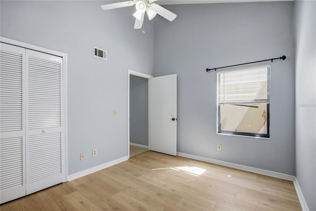 待售: $170,000 (2 贝兹, 2 浴室, 1070 平方英尺)