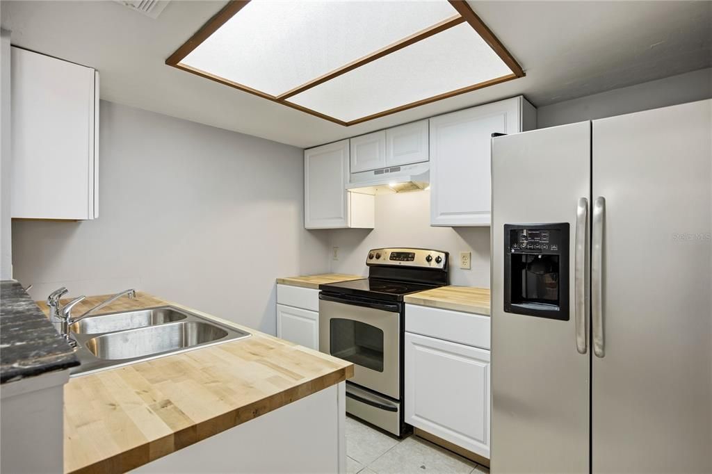 待售: $170,000 (2 贝兹, 2 浴室, 1070 平方英尺)