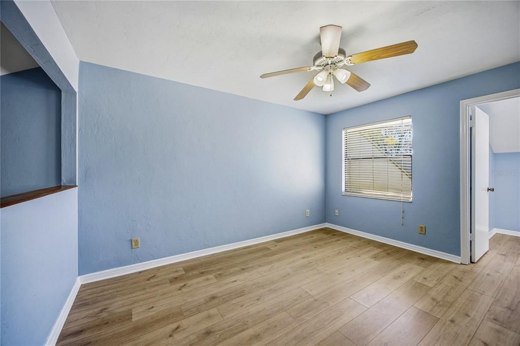 待售: $170,000 (2 贝兹, 2 浴室, 1070 平方英尺)