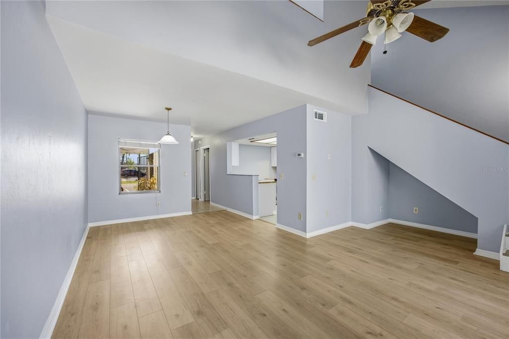 待售: $170,000 (2 贝兹, 2 浴室, 1070 平方英尺)