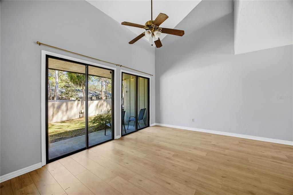 待售: $170,000 (2 贝兹, 2 浴室, 1070 平方英尺)