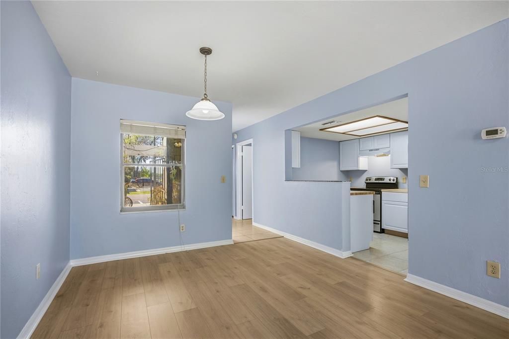 待售: $170,000 (2 贝兹, 2 浴室, 1070 平方英尺)