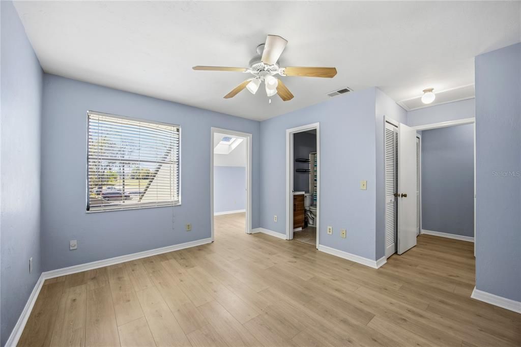 待售: $170,000 (2 贝兹, 2 浴室, 1070 平方英尺)