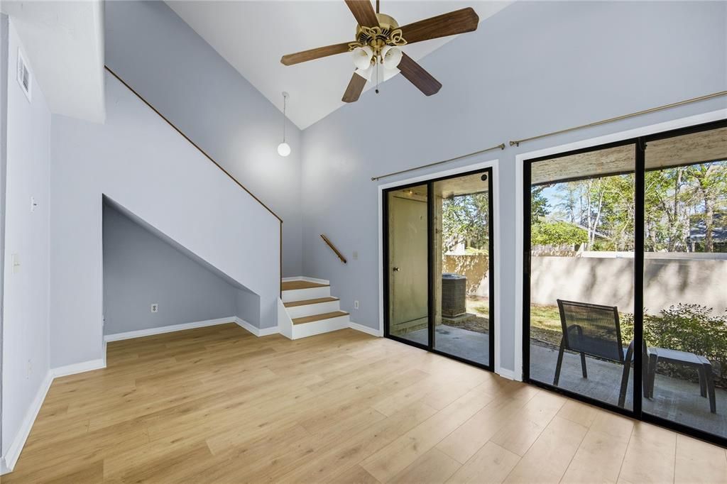 待售: $170,000 (2 贝兹, 2 浴室, 1070 平方英尺)