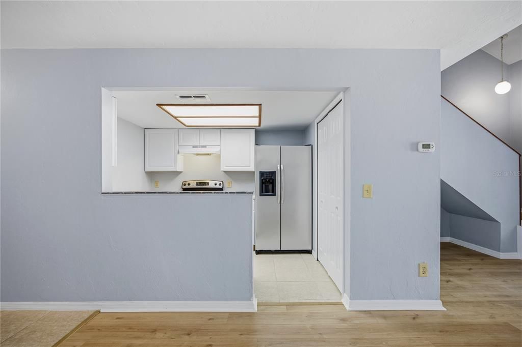 待售: $170,000 (2 贝兹, 2 浴室, 1070 平方英尺)