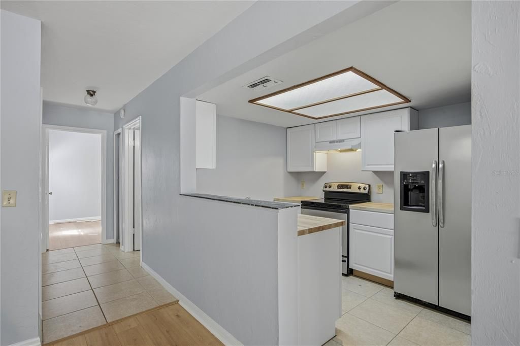 待售: $170,000 (2 贝兹, 2 浴室, 1070 平方英尺)