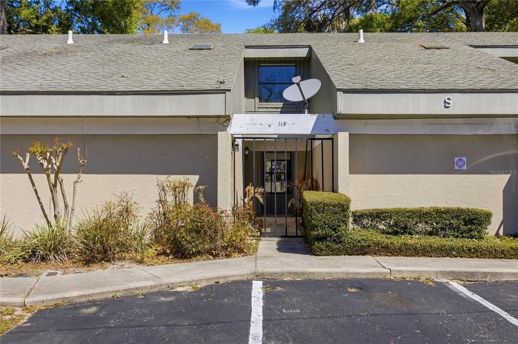 待售: $170,000 (2 贝兹, 2 浴室, 1070 平方英尺)