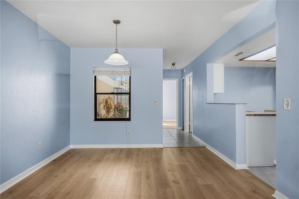 待售: $170,000 (2 贝兹, 2 浴室, 1070 平方英尺)