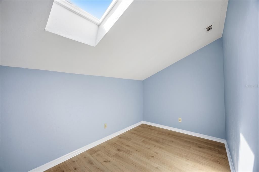 待售: $170,000 (2 贝兹, 2 浴室, 1070 平方英尺)