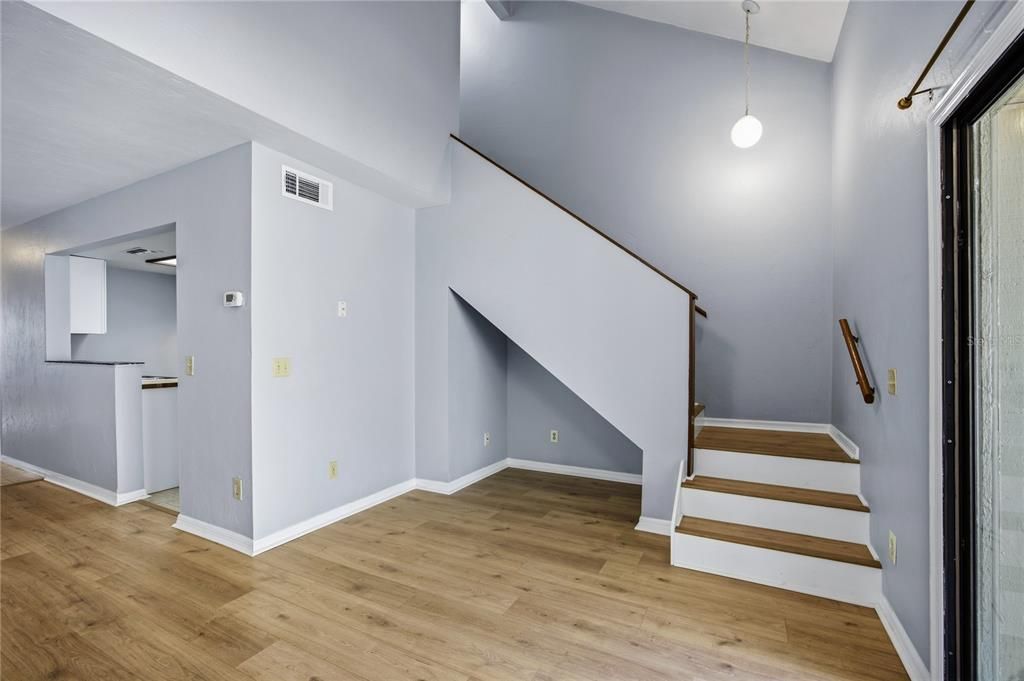 待售: $170,000 (2 贝兹, 2 浴室, 1070 平方英尺)