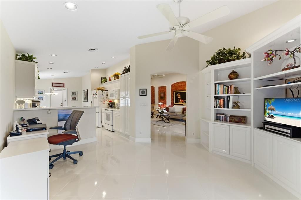 For Sale: $425,000 (2 beds, 2 baths, 1984 Square Feet)