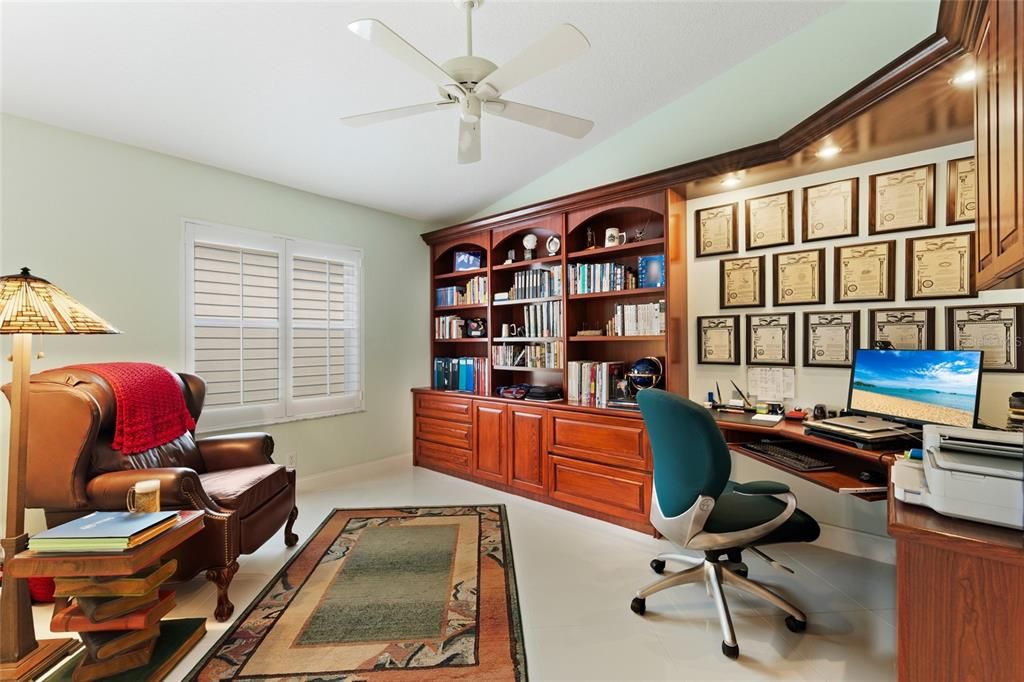 For Sale: $425,000 (2 beds, 2 baths, 1984 Square Feet)
