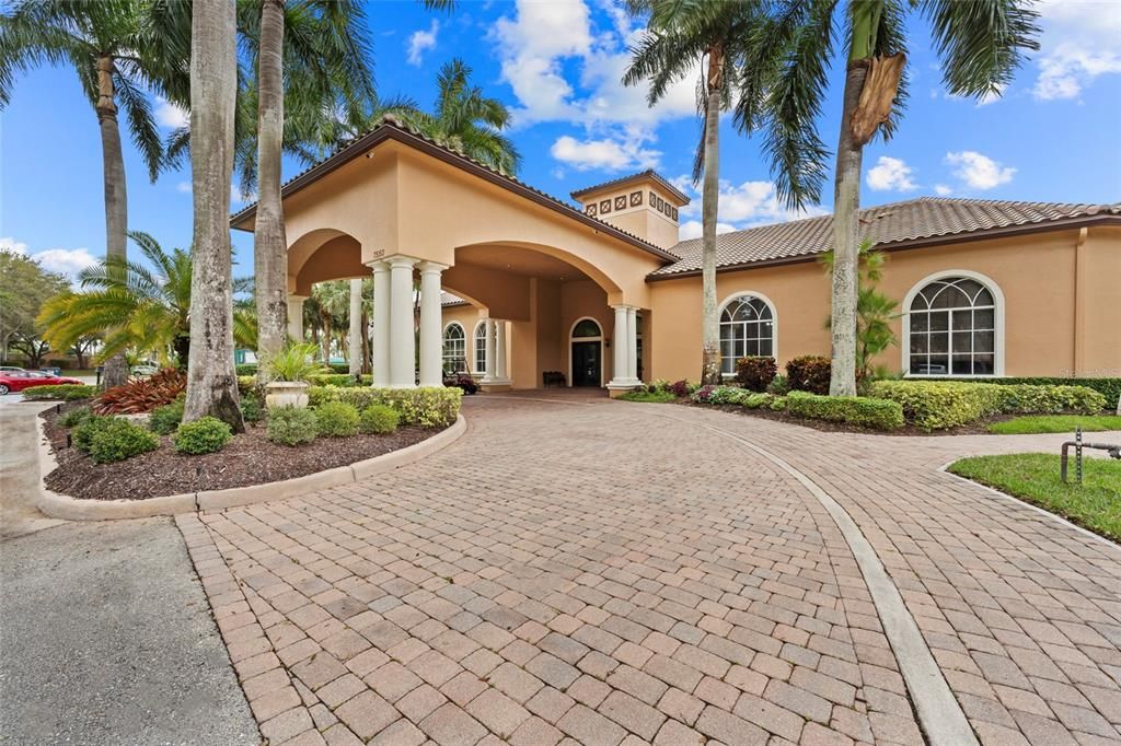 For Sale: $425,000 (2 beds, 2 baths, 1984 Square Feet)