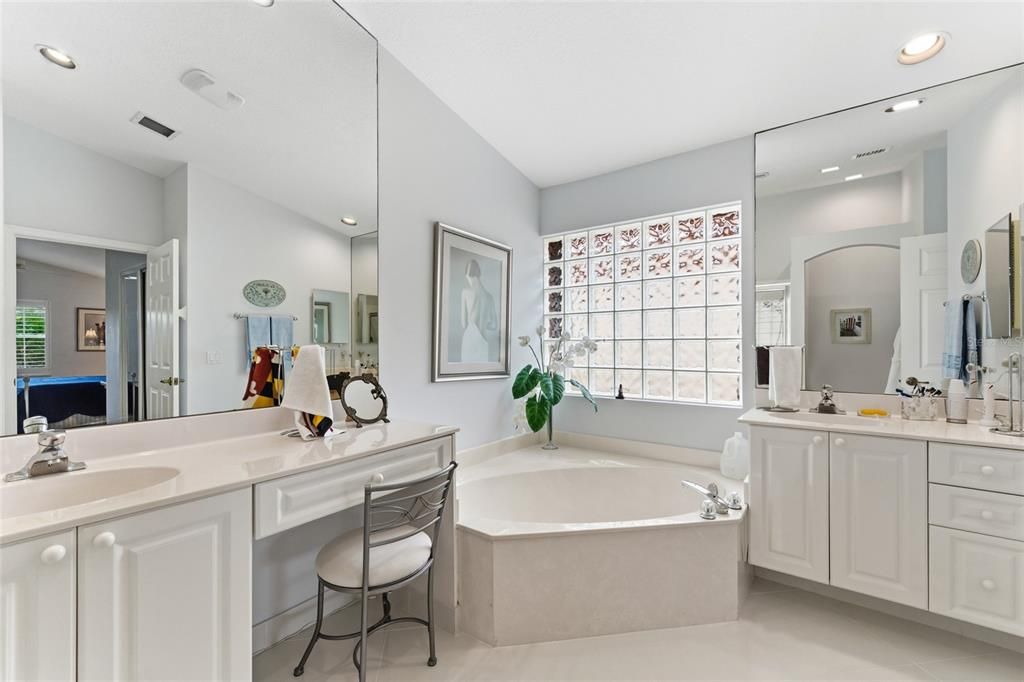 For Sale: $425,000 (2 beds, 2 baths, 1984 Square Feet)