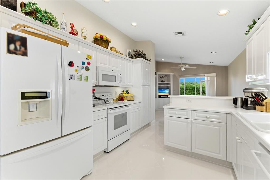 For Sale: $425,000 (2 beds, 2 baths, 1984 Square Feet)