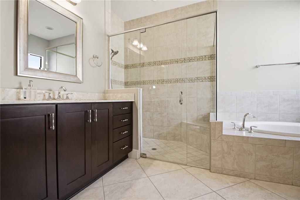На продажу: $575,000 (3 спален, 2 ванн, 1867 Квадратных фут)
