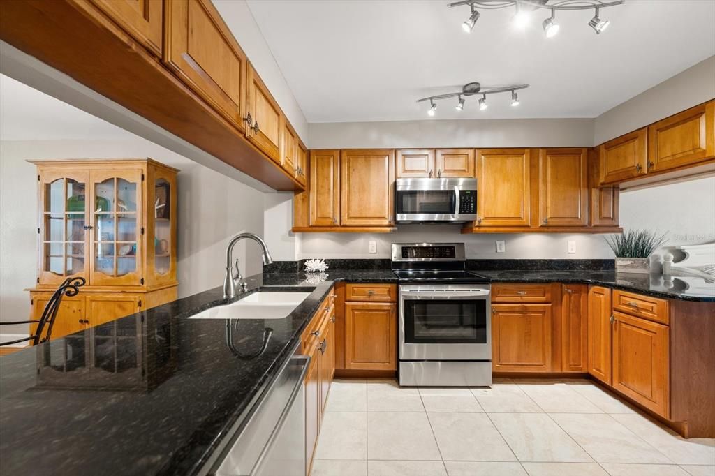 En Venta: $1,025,000 (2 camas, 2 baños, 1550 Pies cuadrados)