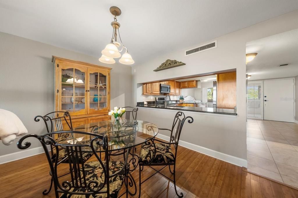 En Venta: $1,025,000 (2 camas, 2 baños, 1550 Pies cuadrados)
