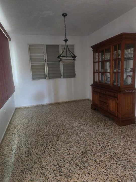 For Sale: $325,000 (3 beds, 2 baths, 1253 Square Feet)