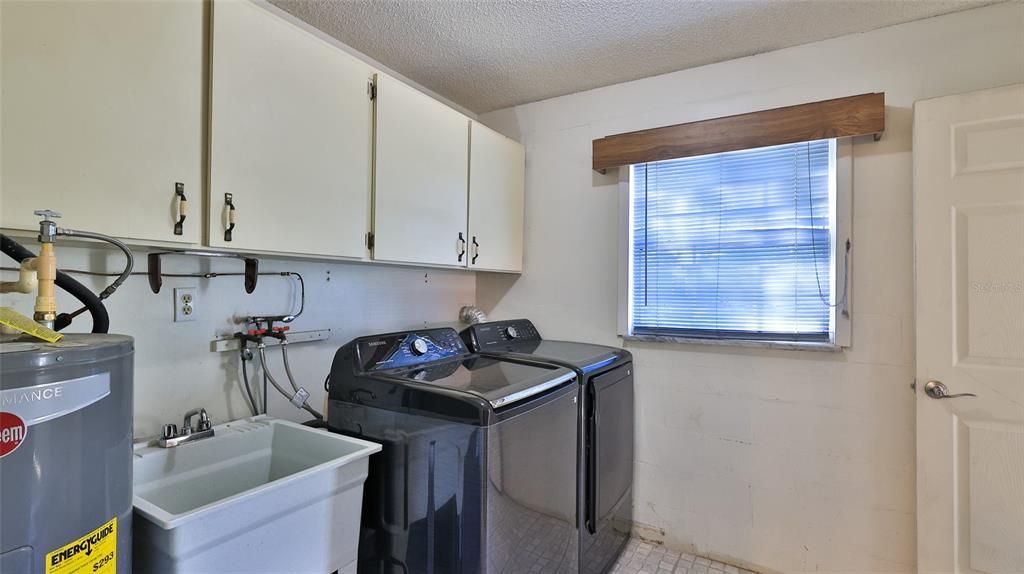 For Sale: $264,500 (3 beds, 2 baths, 1235 Square Feet)