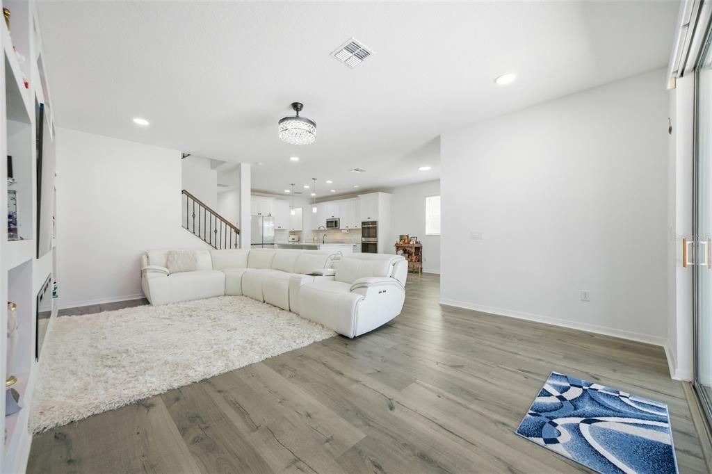 For Sale: $899,000 (5 beds, 4 baths, 3531 Square Feet)
