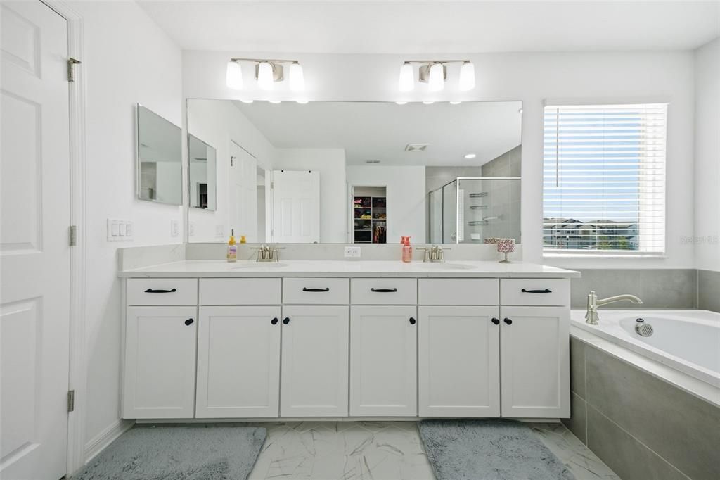 For Sale: $899,000 (5 beds, 4 baths, 3531 Square Feet)