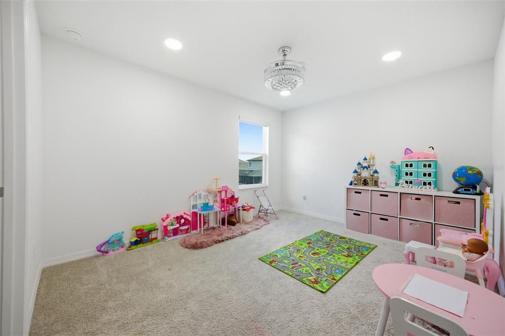 For Sale: $899,000 (5 beds, 4 baths, 3531 Square Feet)