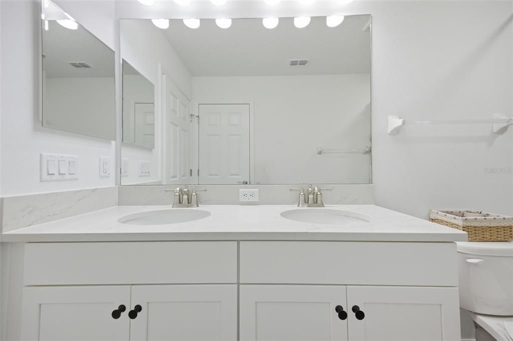 For Sale: $899,000 (5 beds, 4 baths, 3531 Square Feet)