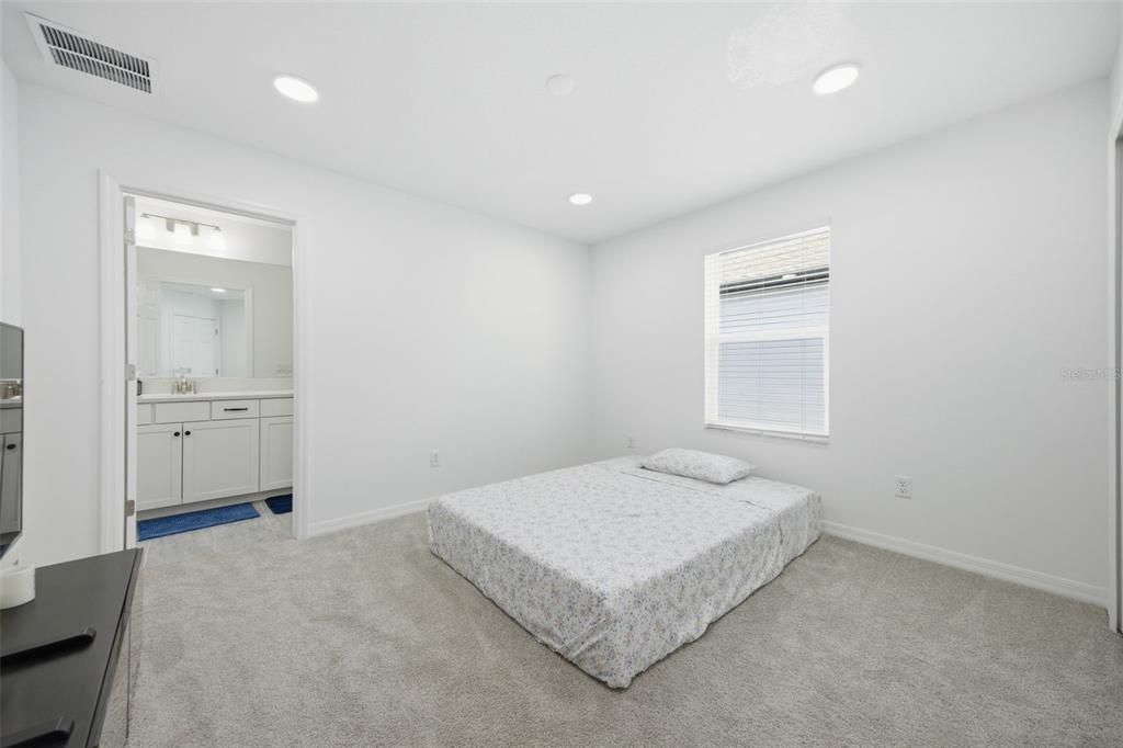 For Sale: $899,000 (5 beds, 4 baths, 3531 Square Feet)